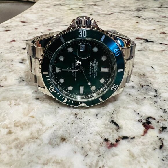 Oyster Perpetual Date Submariner Hulk Green Dial Steel Mens Watch 40mm NEW - Picture 13 of 16
